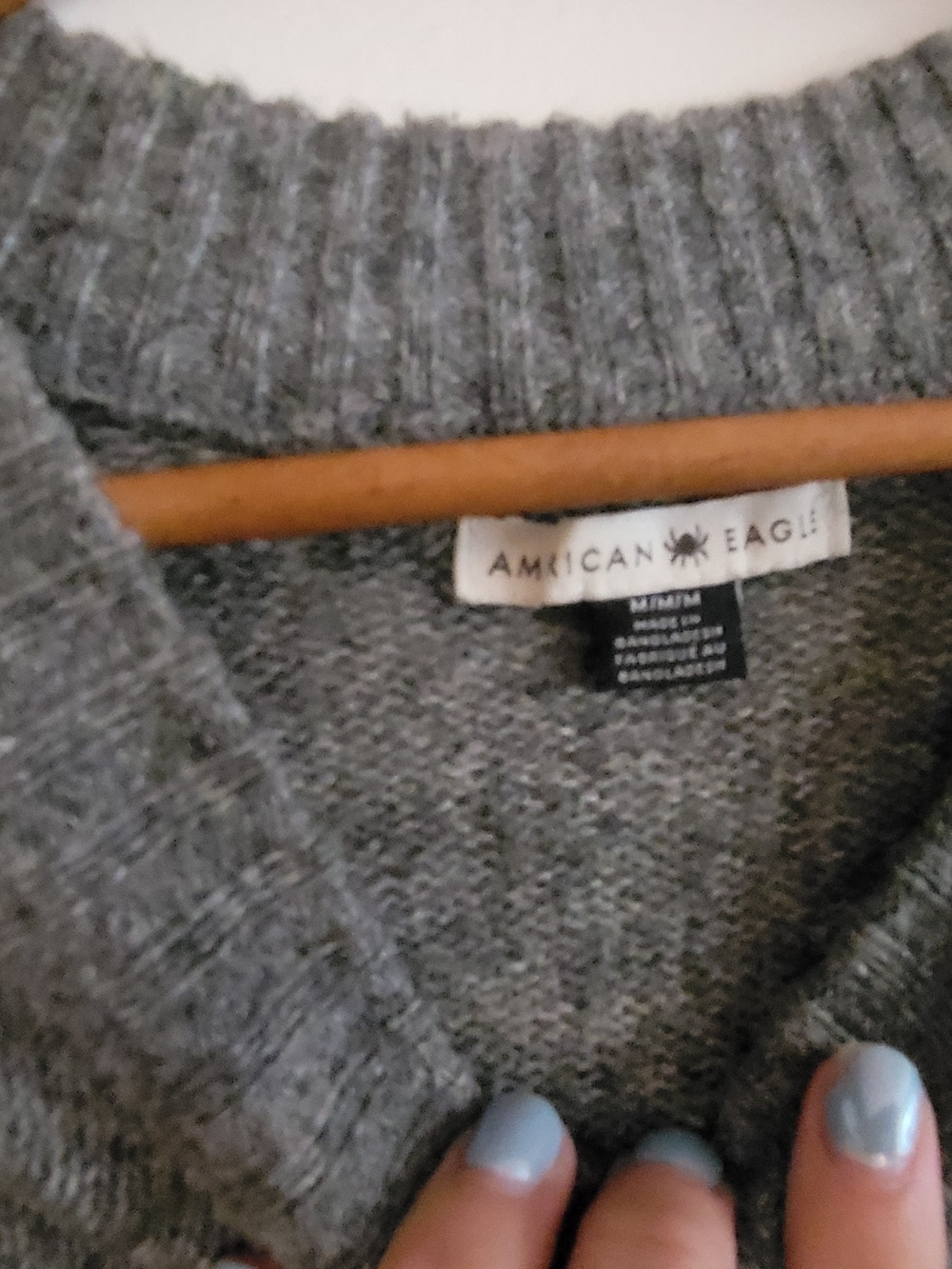 American Eagle Outfitters Gray Knit V-Neck Sweater - Picture 3 of 3